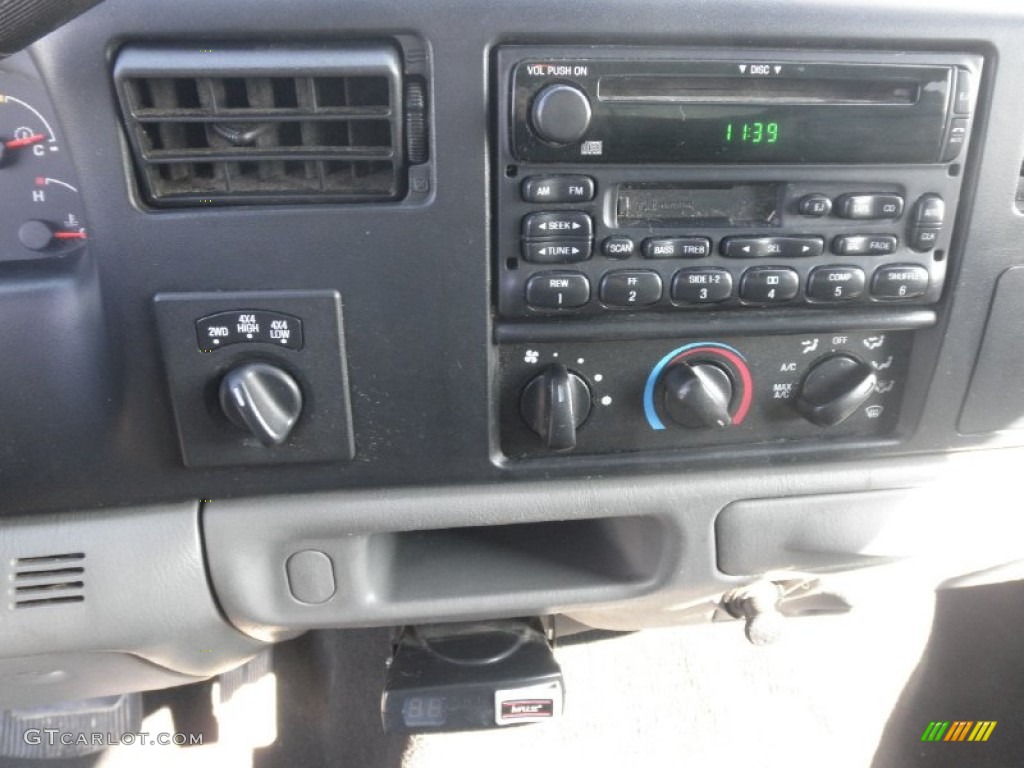 2003 Ford F250 Super Duty XLT Crew Cab 4x4 Audio System Photo #55540422