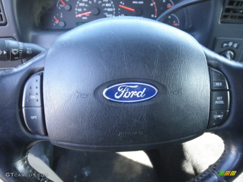 2003 F250 Super Duty XLT Crew Cab 4x4 - Black / Black photo #12