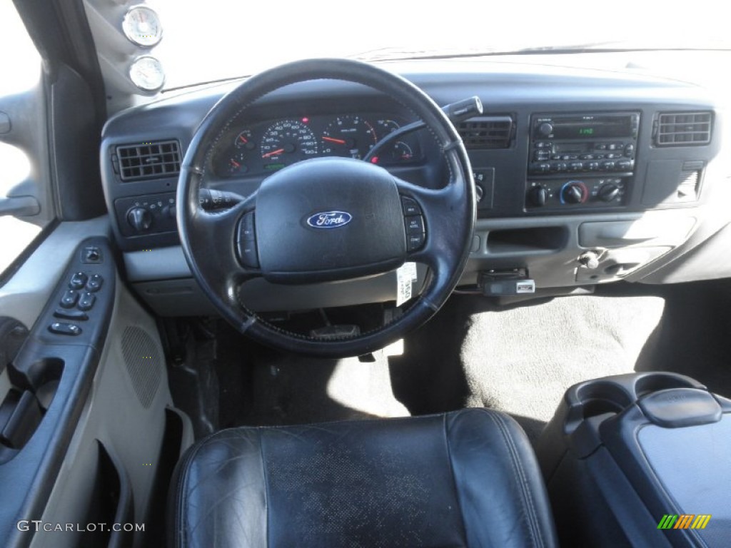 2003 F250 Super Duty XLT Crew Cab 4x4 - Black / Black photo #16