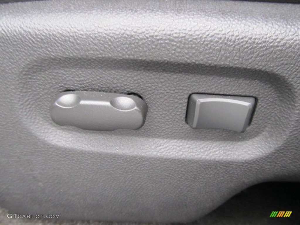 2011 HHR LT - Arctic Ice White / Ebony photo #13