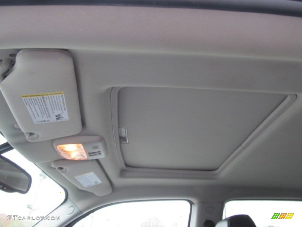 2011 HHR LT - Arctic Ice White / Ebony photo #14