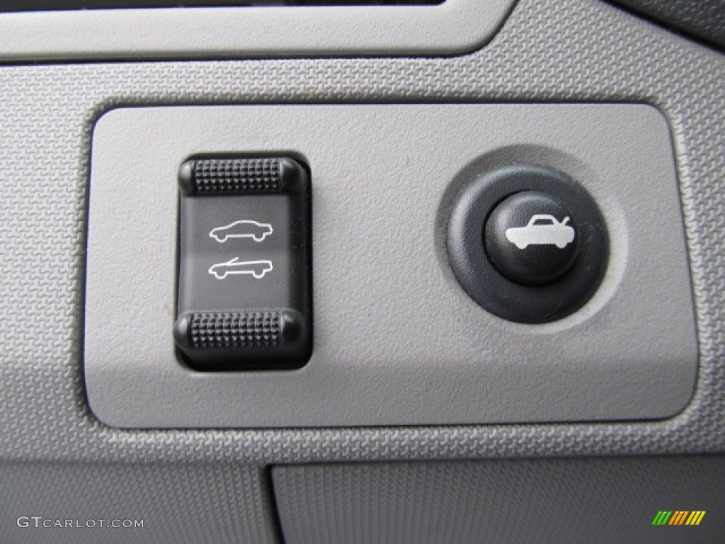 2008 Chrysler Sebring Touring Convertible Controls Photo #55549470