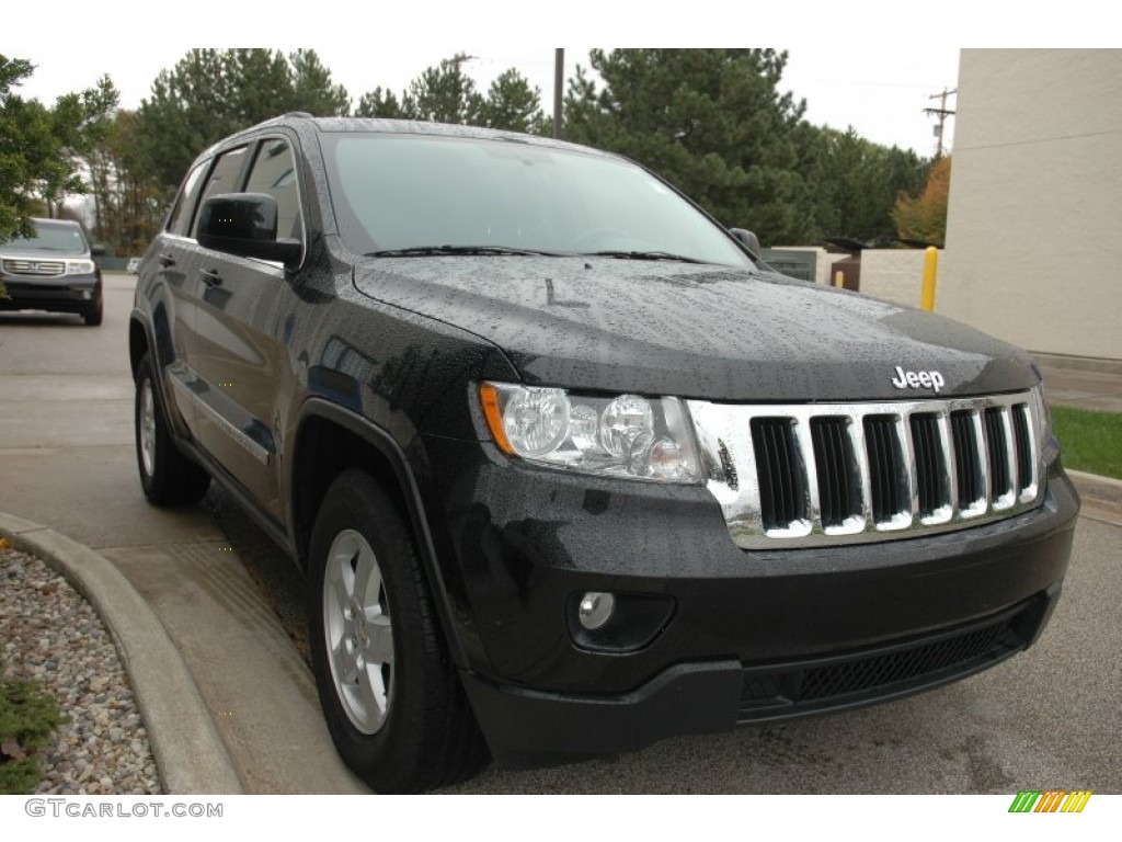 2011 Grand Cherokee Laredo 4x4 - Brilliant Black Crystal Pearl / Black photo #1