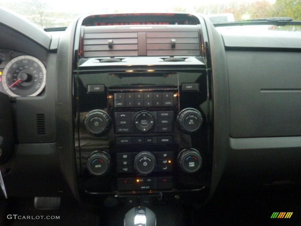 2009 Escape Limited V6 4WD - Black / Charcoal photo #18