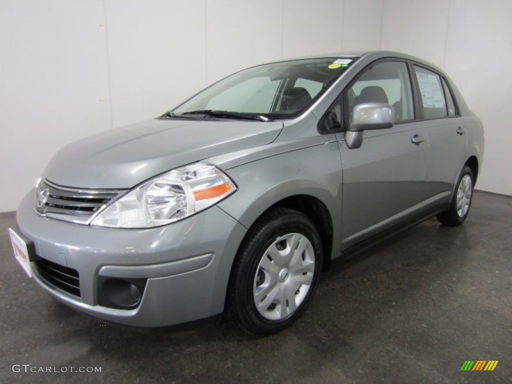 2010 Versa 1.8 S Sedan - Magnetic Gray Metallic / Charcoal photo #1