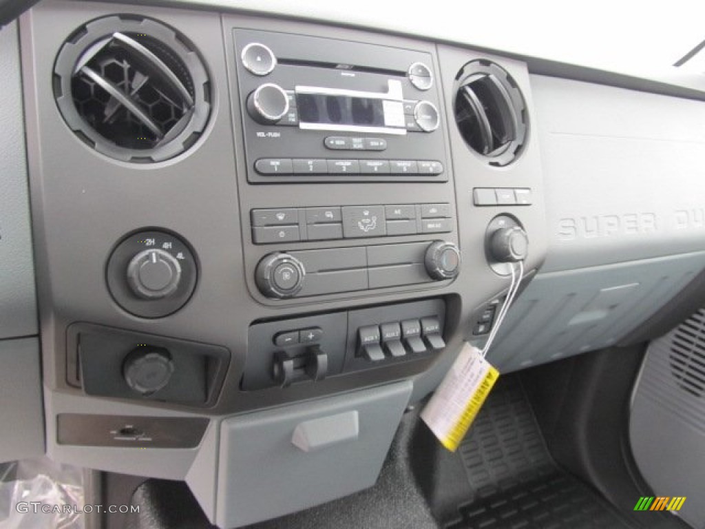 2011 Ford F450 Super Duty XL Regular Cab 4x4 Chassis Controls Photo #55562598