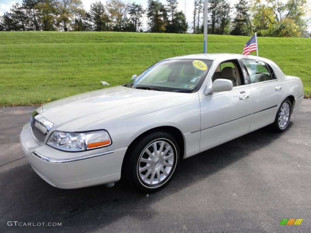 Cashmere Tri-Coat 2006 Lincoln Town Car Signature Exterior Photo #55565031