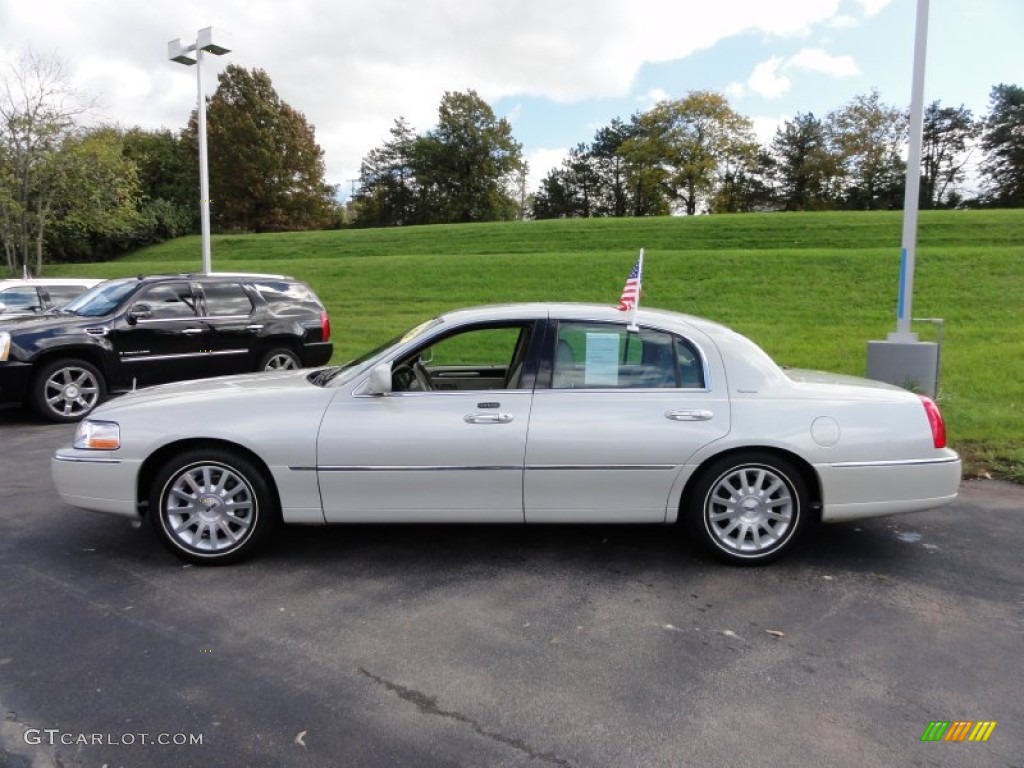 Cashmere Tri-Coat 2006 Lincoln Town Car Signature Exterior Photo #55565110