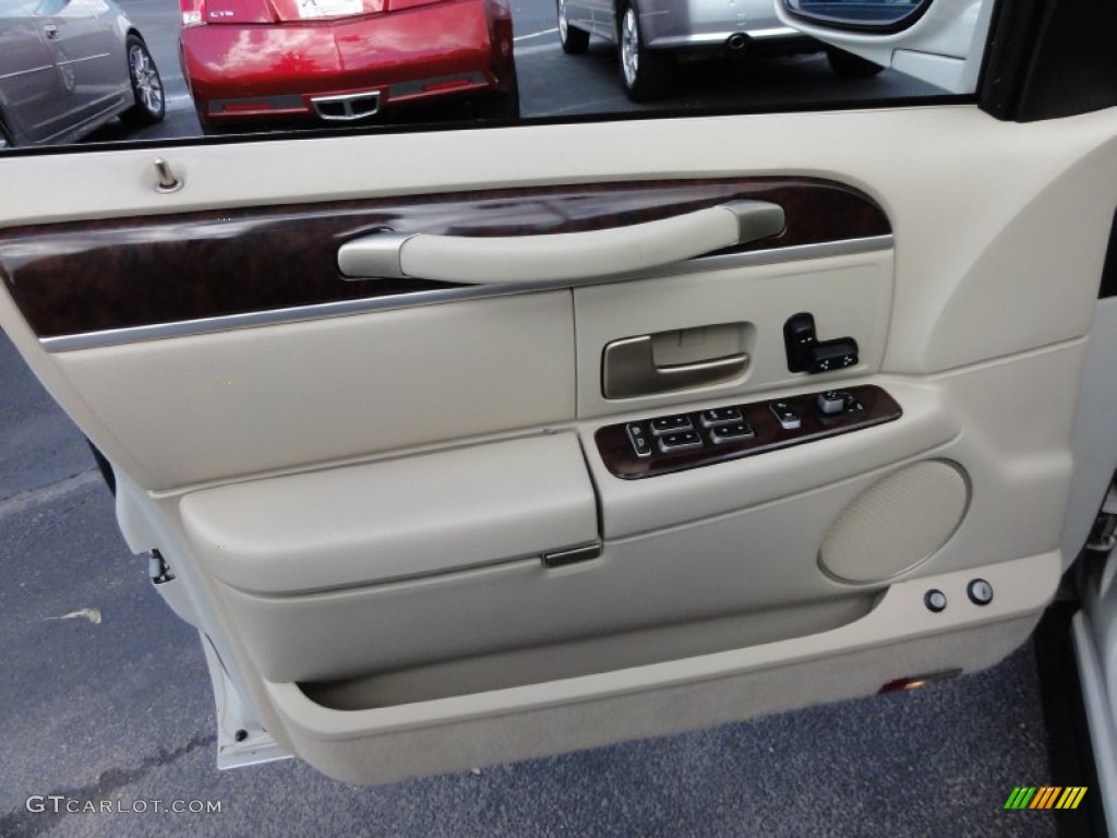 2006 Lincoln Town Car Signature Light Camel Door Panel Photo #55565135