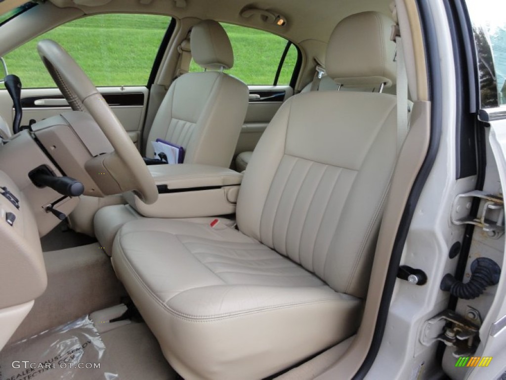 Light Camel Interior 2006 Lincoln Town Car Signature Photo #55565164