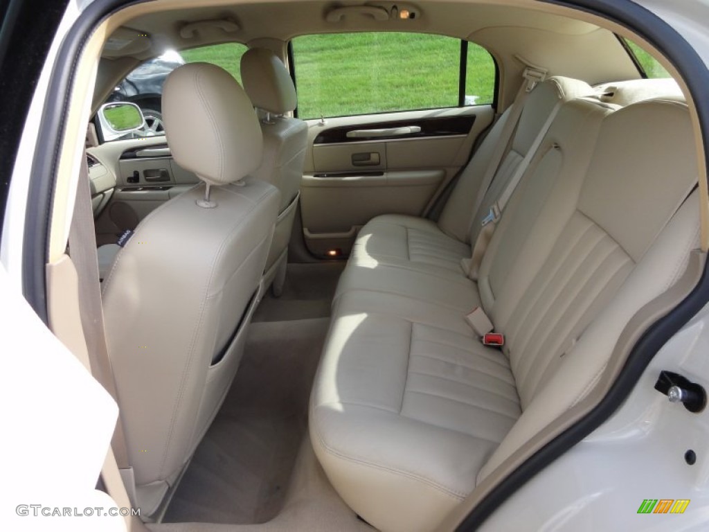 Light Camel Interior 2006 Lincoln Town Car Signature Photo #55565217