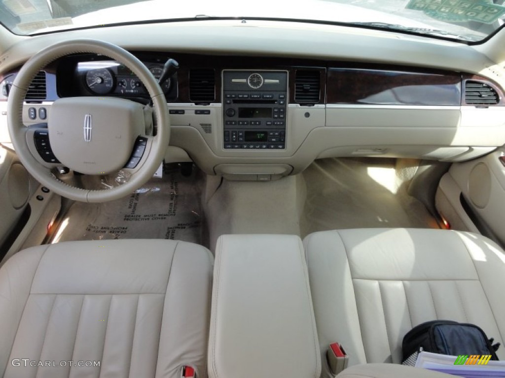 2006 Lincoln Town Car Signature Light Camel Dashboard Photo #55565233