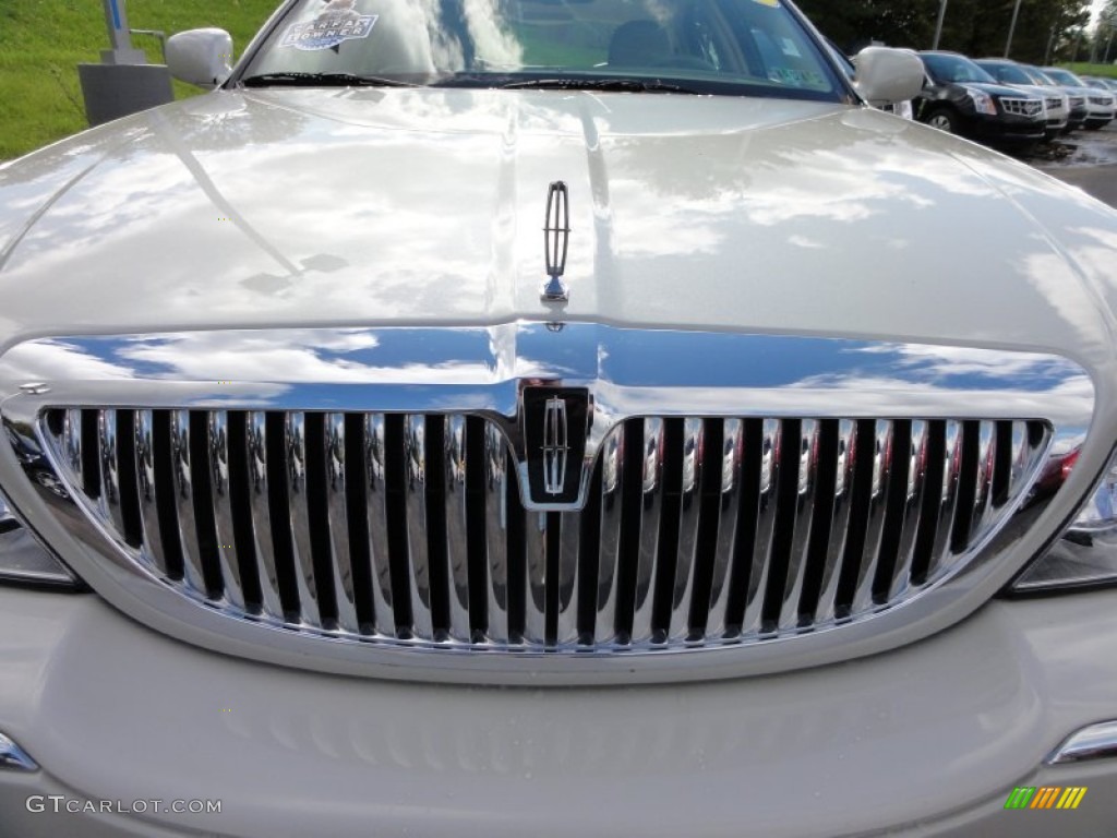 2006 Lincoln Town Car Signature Marks and Logos Photo #55565256