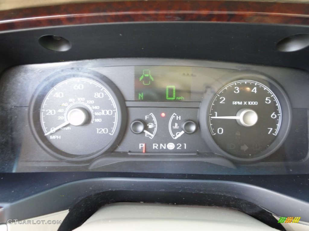 2006 Lincoln Town Car Signature Gauges Photo #55565295