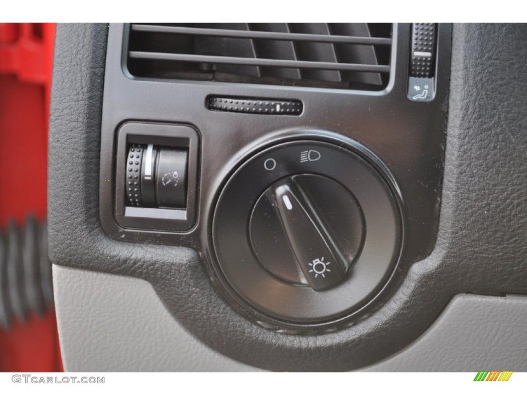 2000 Volkswagen Jetta GLS Sedan Controls Photos