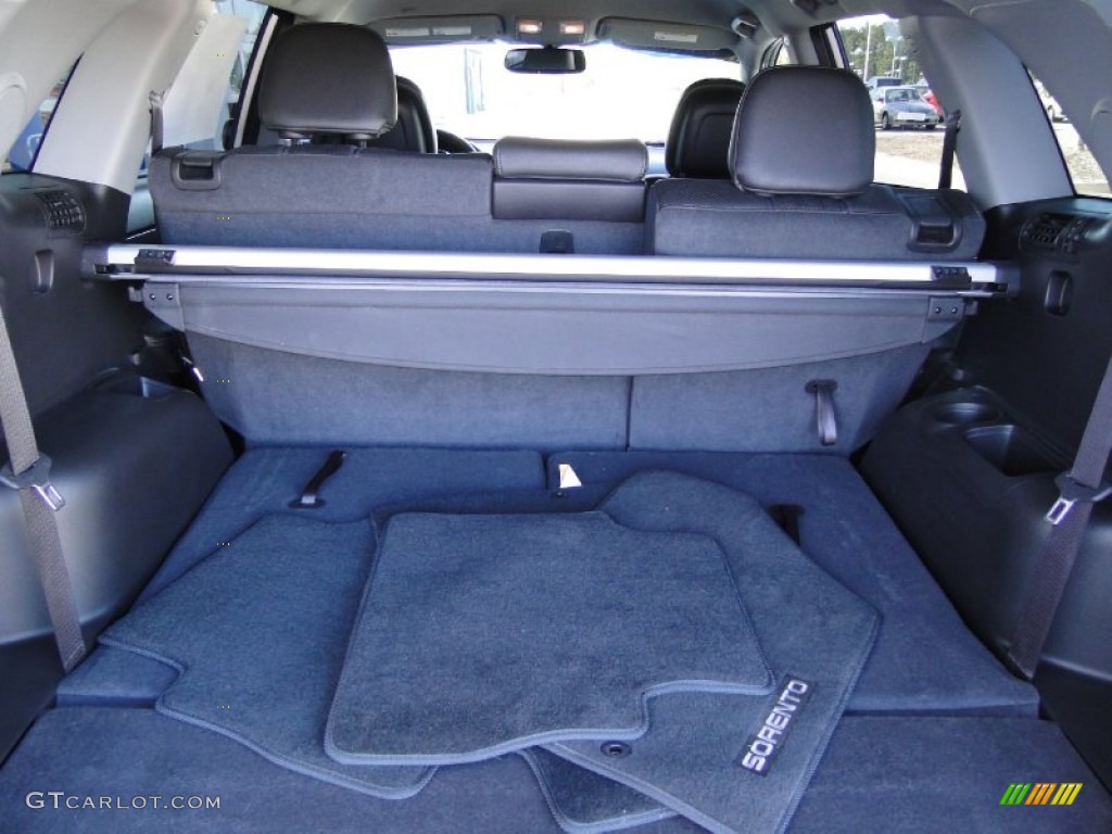 2011 Kia Sorento SX V6 Trunk Photos