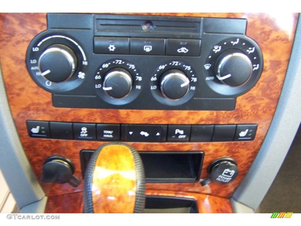 2007 Jeep Grand Cherokee Overland Controls Photo #55573443