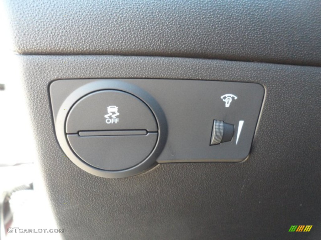 2012 Hyundai Genesis Coupe 2.0T Controls Photo #55573677