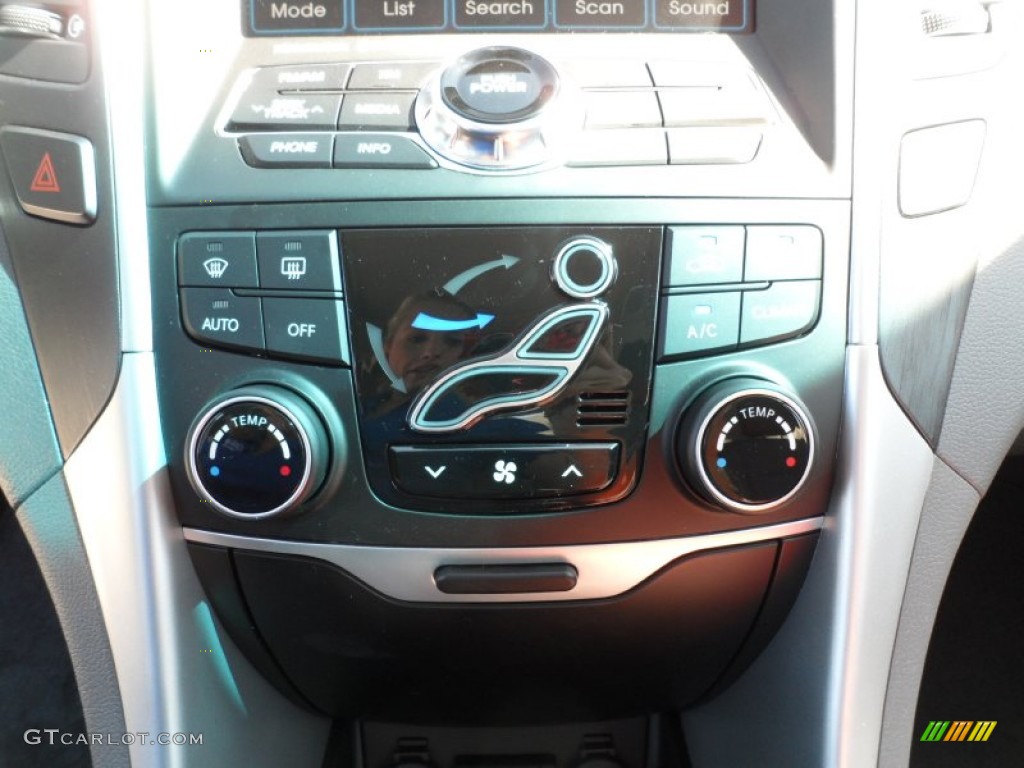 2012 Hyundai Sonata SE 2.0T Controls Photo #55573956