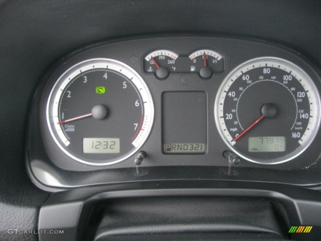 2004 Volkswagen Jetta GL Sedan Gauges Photo #55579191