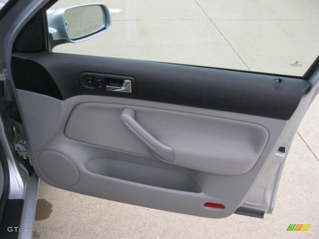 2004 Volkswagen Jetta GL Sedan Grey Door Panel Photo #55579278