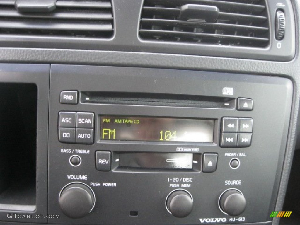 2004 Volvo S60 2.4 Audio System Photos