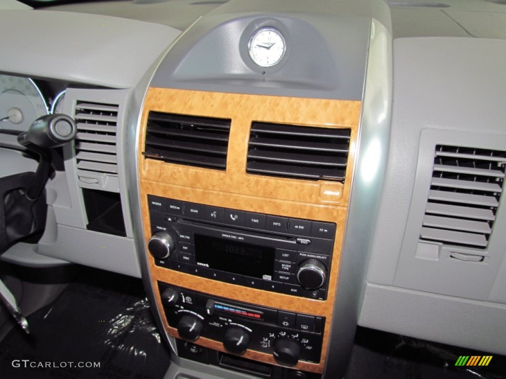 2008 Chrysler Aspen Limited Controls Photo #55586644