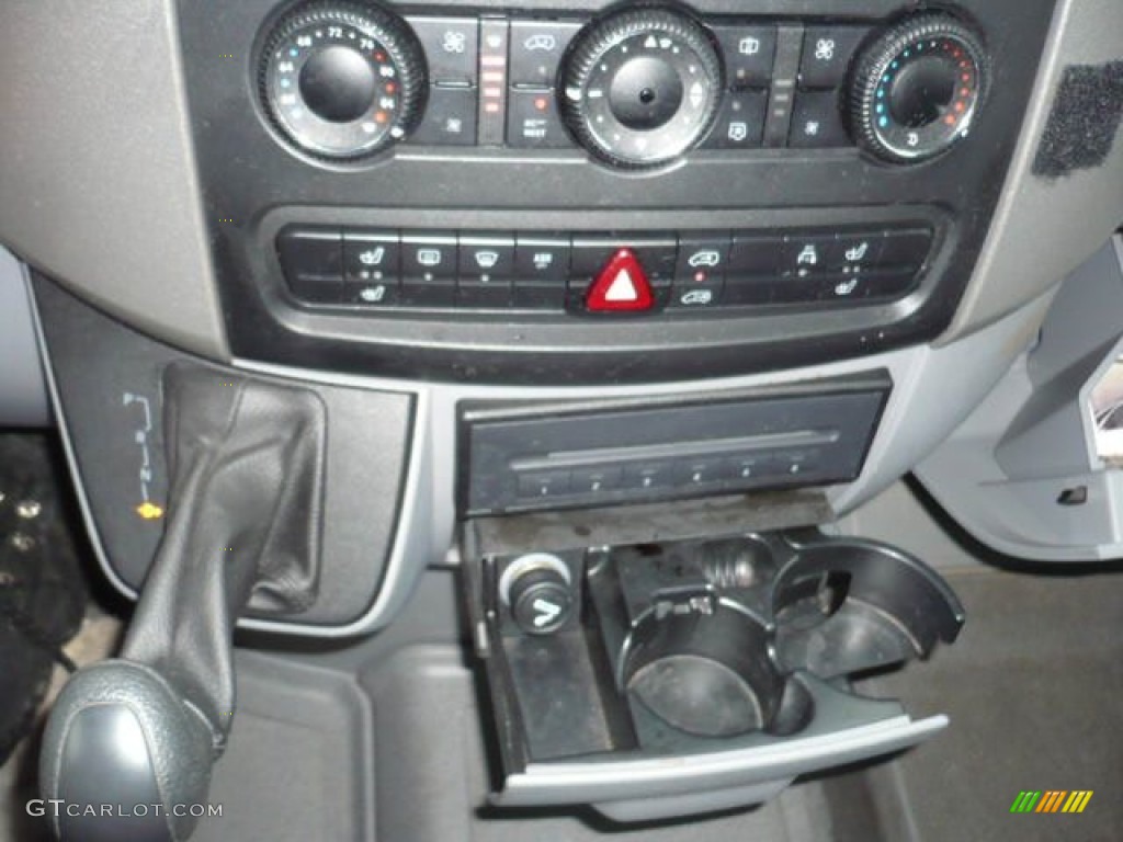 2007 Dodge Sprinter Van 2500 Passenger Controls Photo #55588373