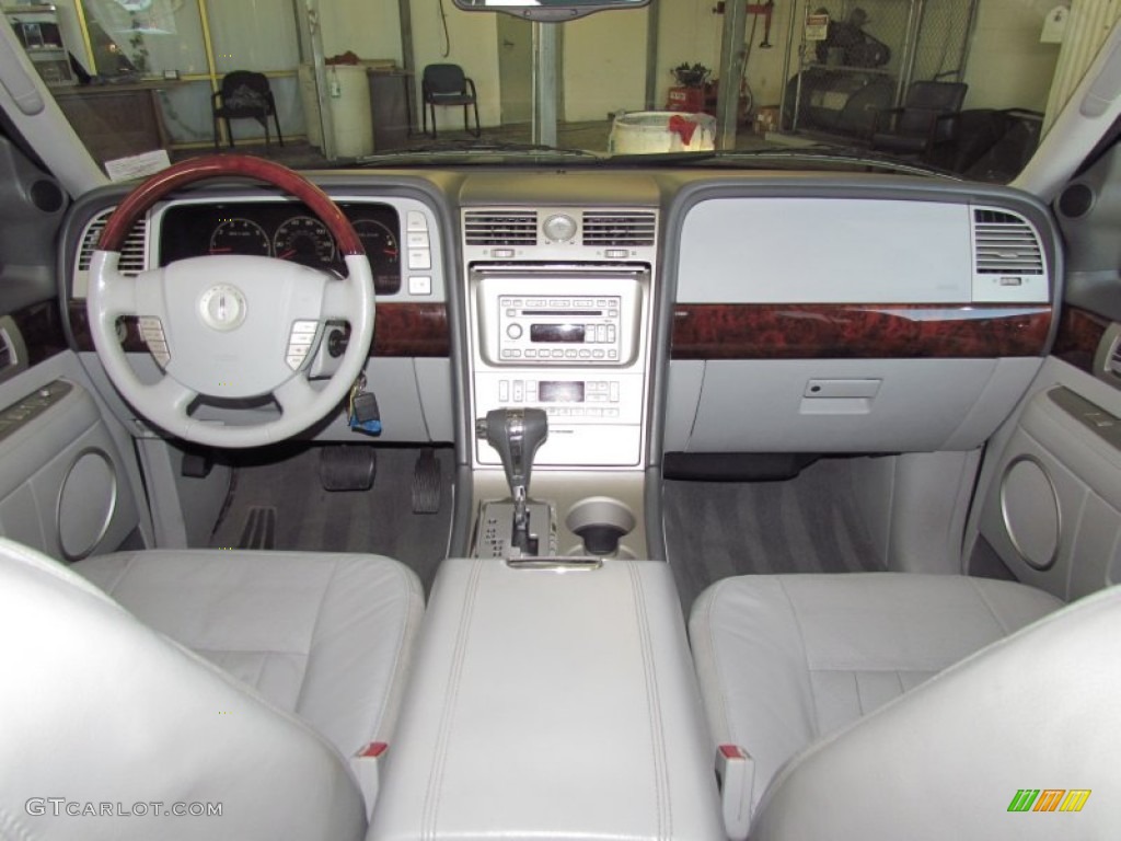 2005 Lincoln Navigator Luxury Dove Grey Dashboard Photo #55594540