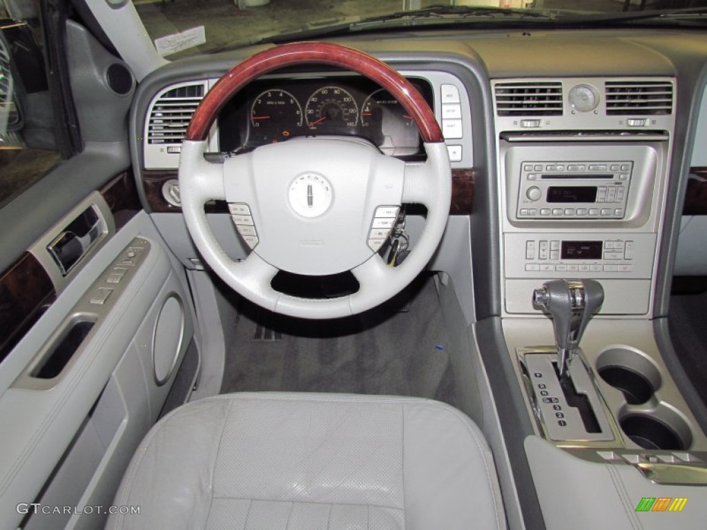 2005 Lincoln Navigator Luxury Dove Grey Dashboard Photo #55594549