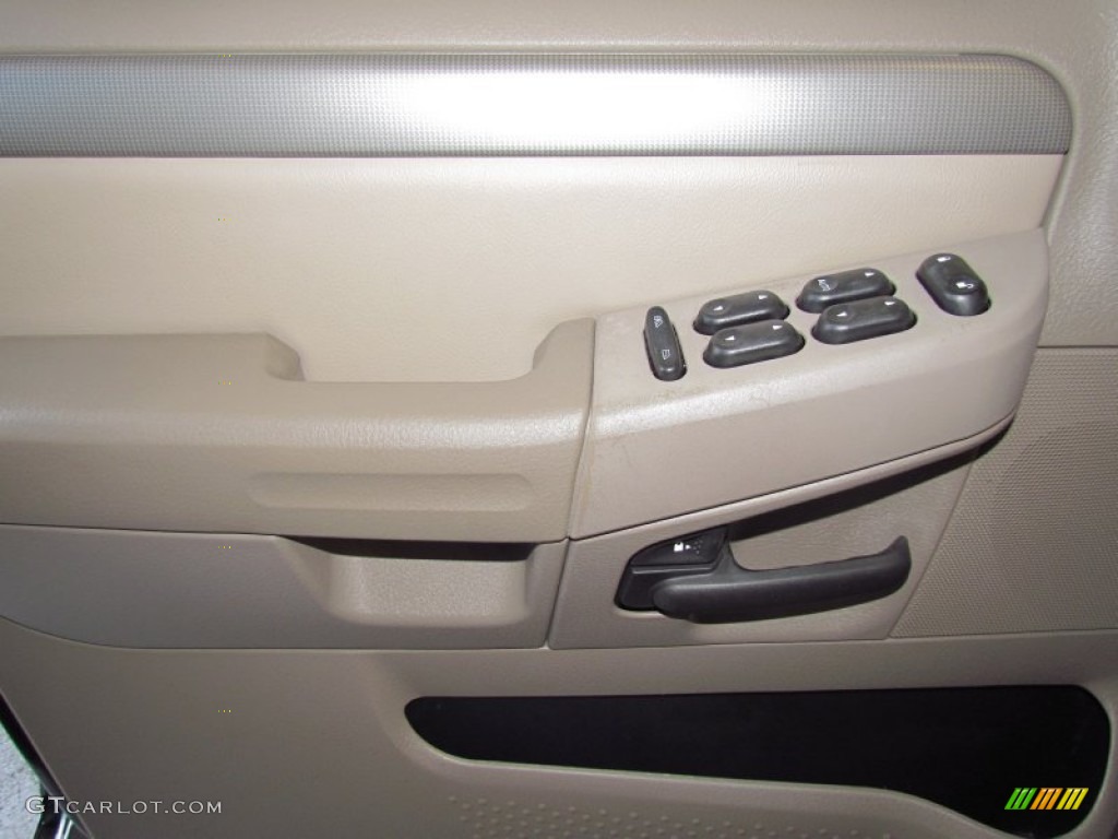 2003 Explorer XLT - Black / Medium Parchment Beige photo #12