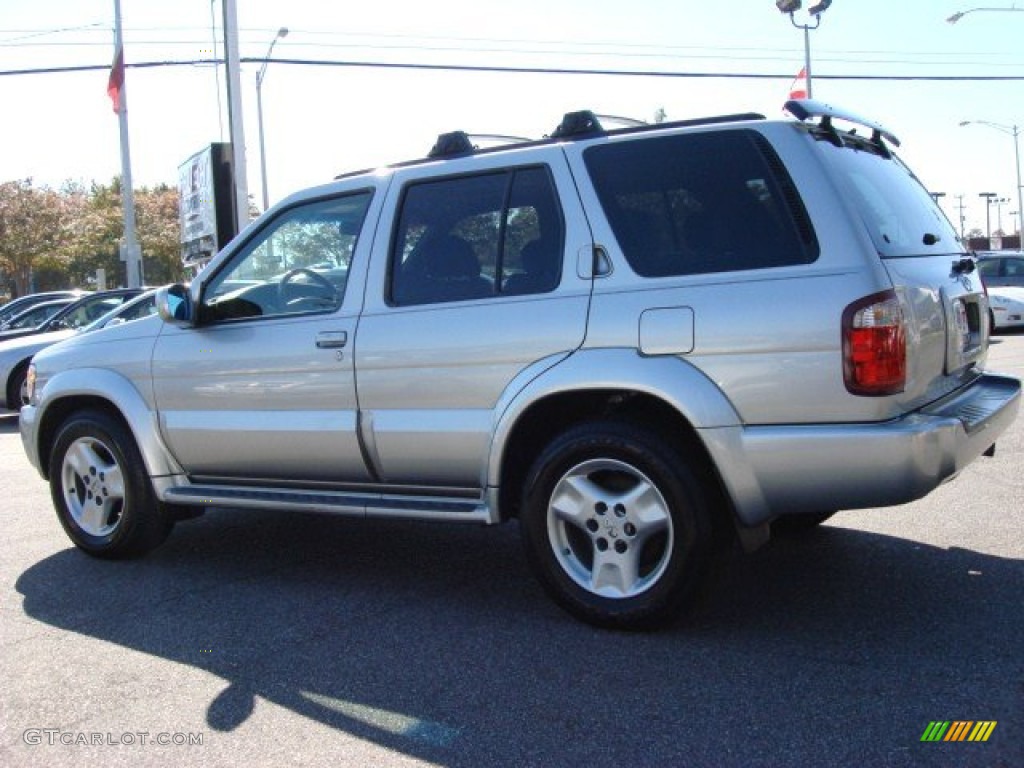2002 QX4  - Brilliant Silver Metallic / Graphite photo #3