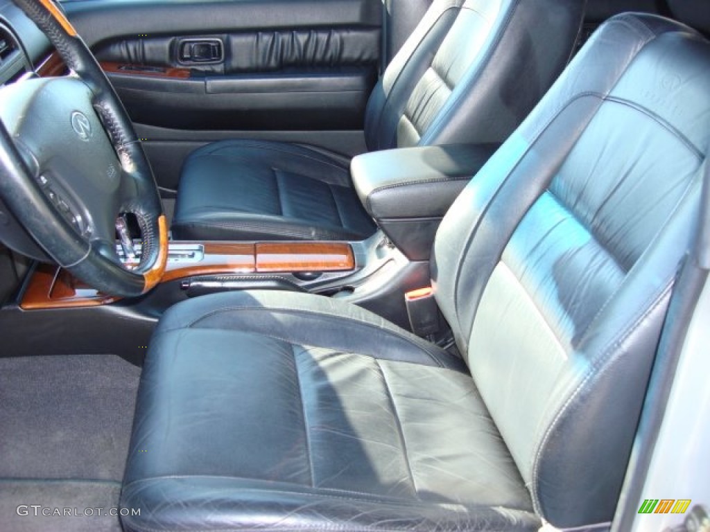 2002 QX4  - Brilliant Silver Metallic / Graphite photo #8