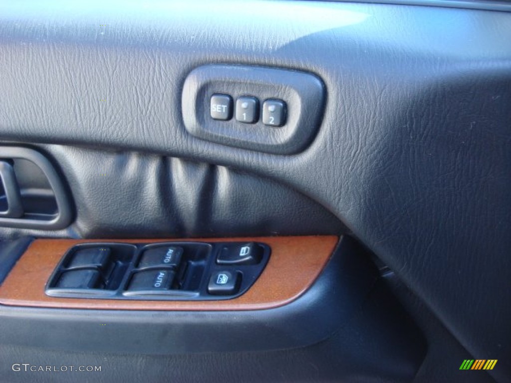 2002 QX4  - Brilliant Silver Metallic / Graphite photo #12