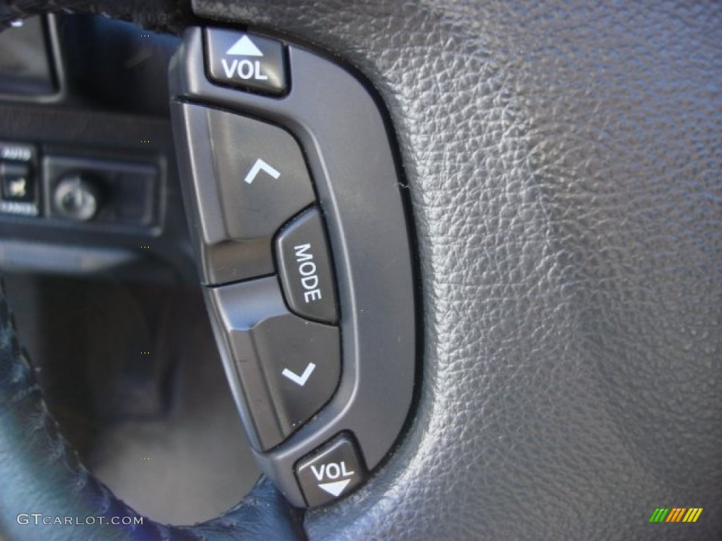 2002 Infiniti QX4 Standard QX4 Model Controls Photo #55599535