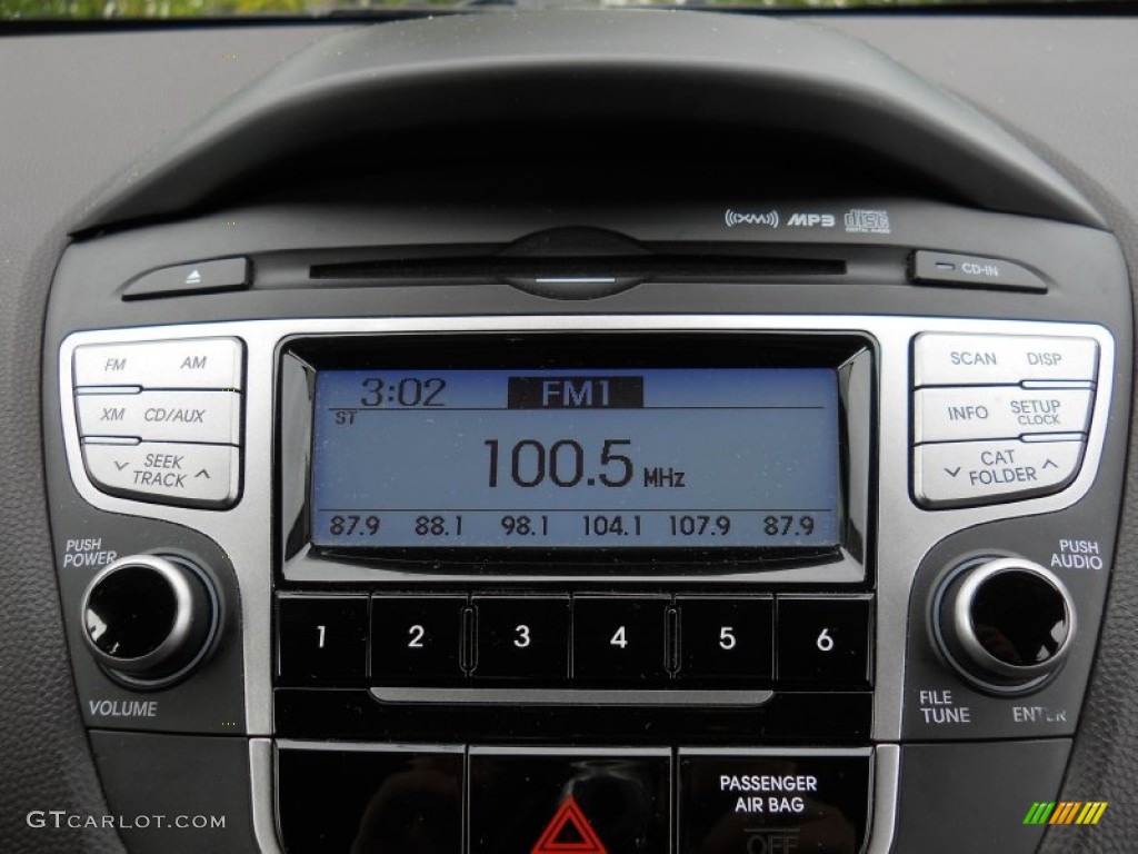 2010 Hyundai Tucson GLS Controls Photo #55600377