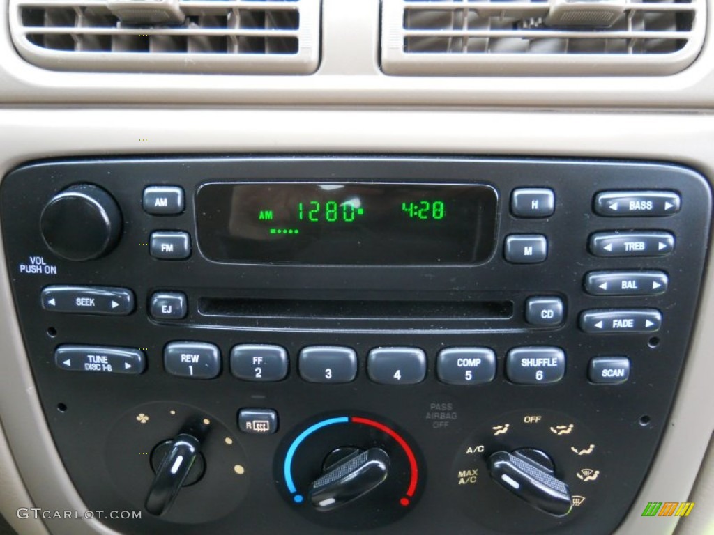 2005 Ford Taurus SE Audio System Photos