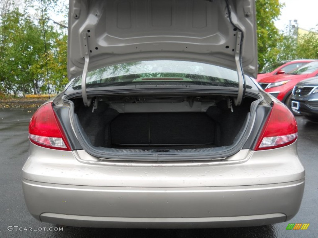 2005 Taurus SE - Arizona Beige Metallic / Medium/Dark Pebble photo #6