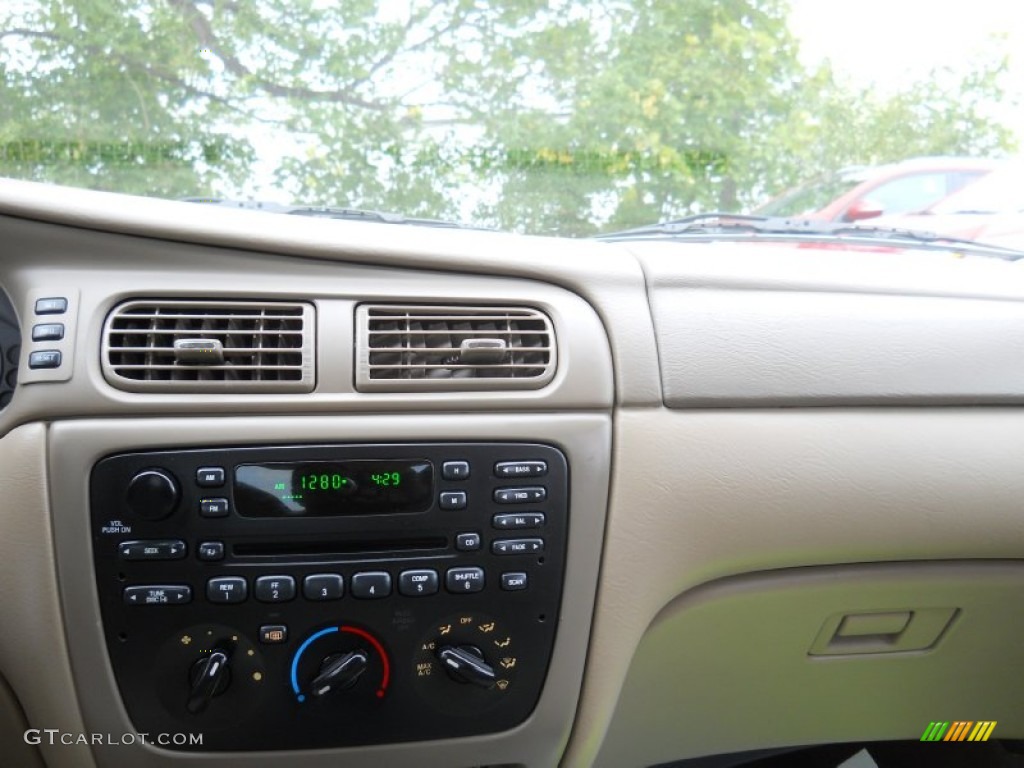 2005 Taurus SE - Arizona Beige Metallic / Medium/Dark Pebble photo #19