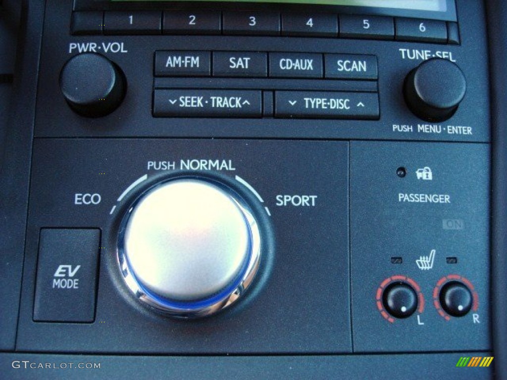 2011 Lexus CT 200h Hybrid Premium Controls Photo #55604503