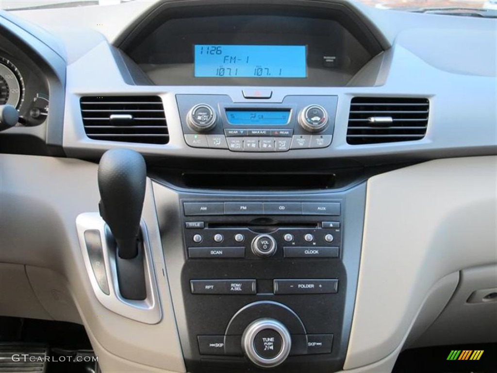 2011 Honda Odyssey LX Controls Photo #55607107