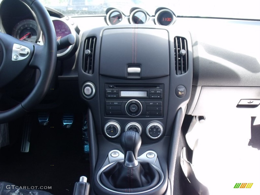 2010 Nissan 370Z NISMO Coupe NISMO Black/Red Cloth Dashboard Photo #55607314