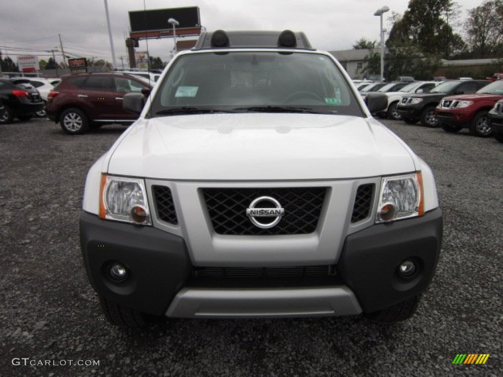 2012 Xterra Pro-4X 4x4 - Avalanche White / Pro 4X Gray/Steel photo #2