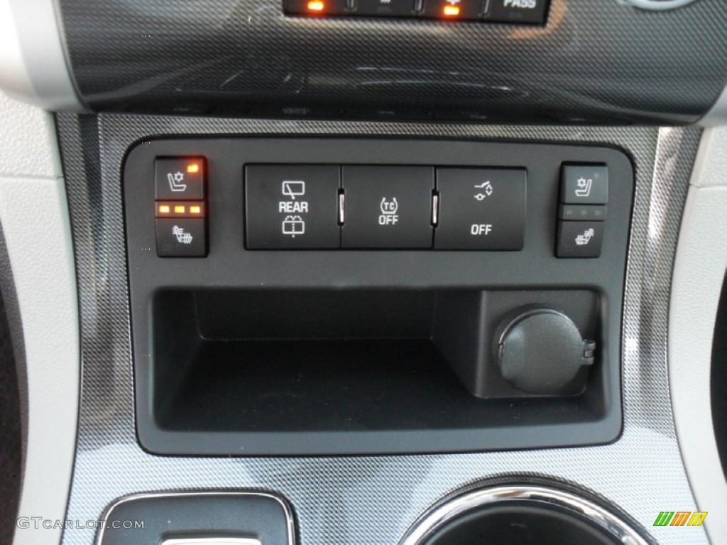 2012 Chevrolet Traverse LTZ Controls Photo #55610845