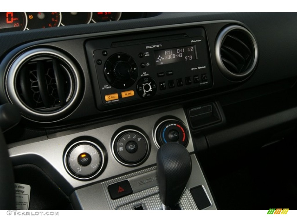 2012 Scion xB Standard xB Model Controls Photo #55613686