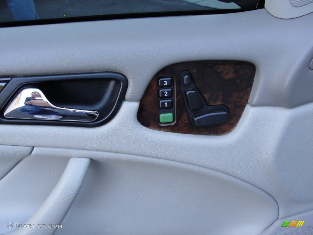 2002 Mercedes-Benz CLK 320 Coupe Controls Photo #55614538