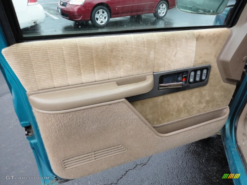 1994 GMC Sierra 1500 SL Extended Cab 4x4 Beige Door Panel Photo #55615345