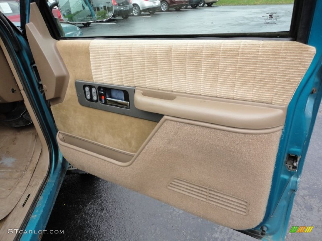 1994 GMC Sierra 1500 SL Extended Cab 4x4 Beige Door Panel Photo #55615366