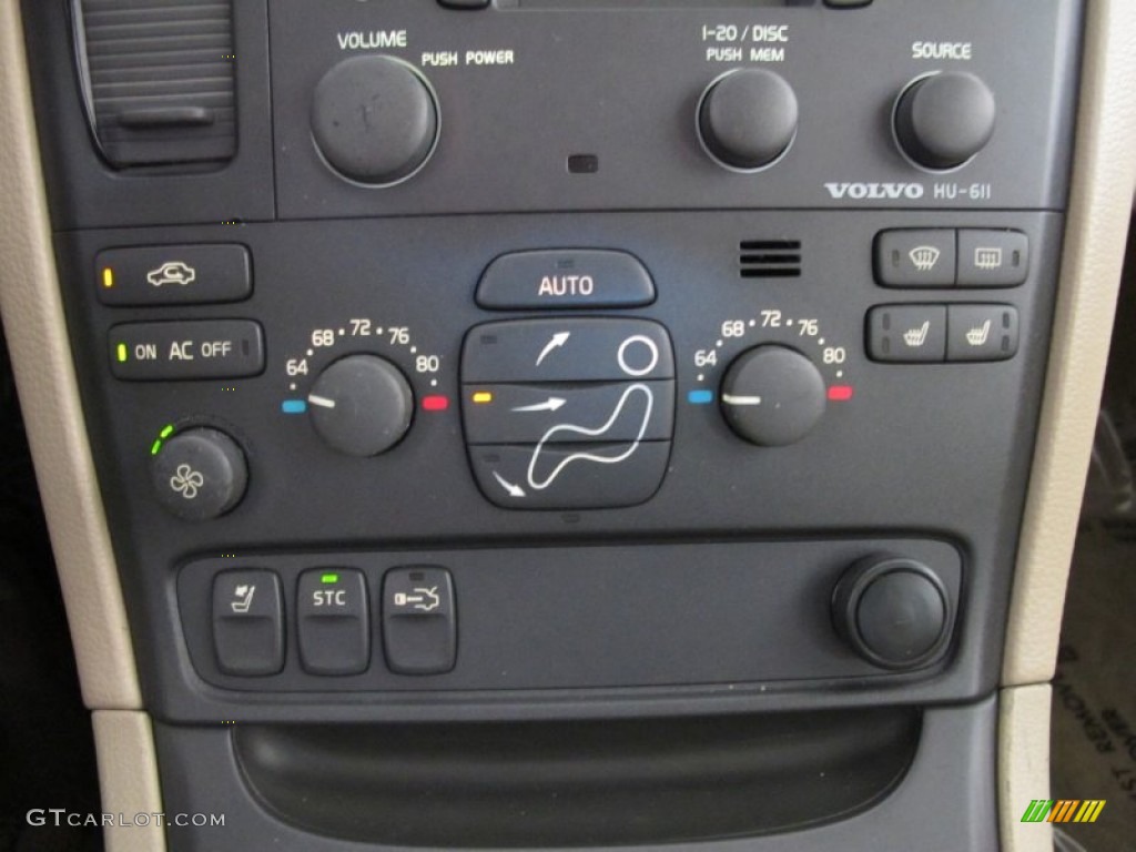 2002 Volvo S80 2.9 Controls Photos