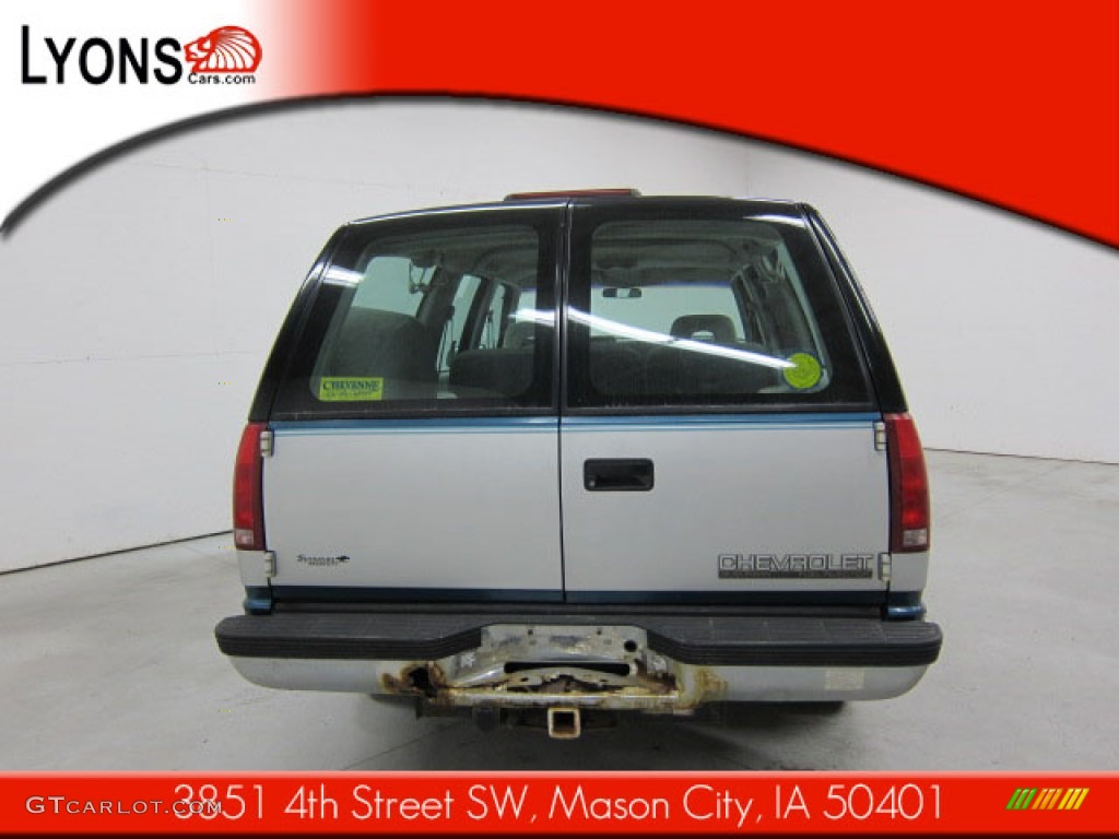1994 Suburban C1500 - Atlantic Blue Metallic / Gray photo #7